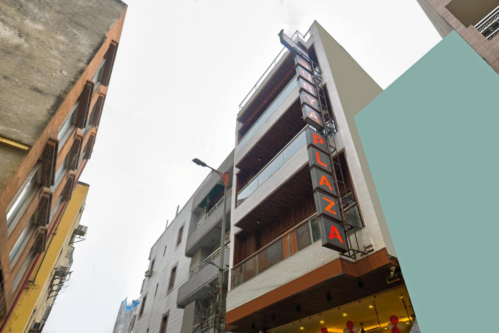 Hotel Surya Plaza Нью-Дели Экстерьер фото