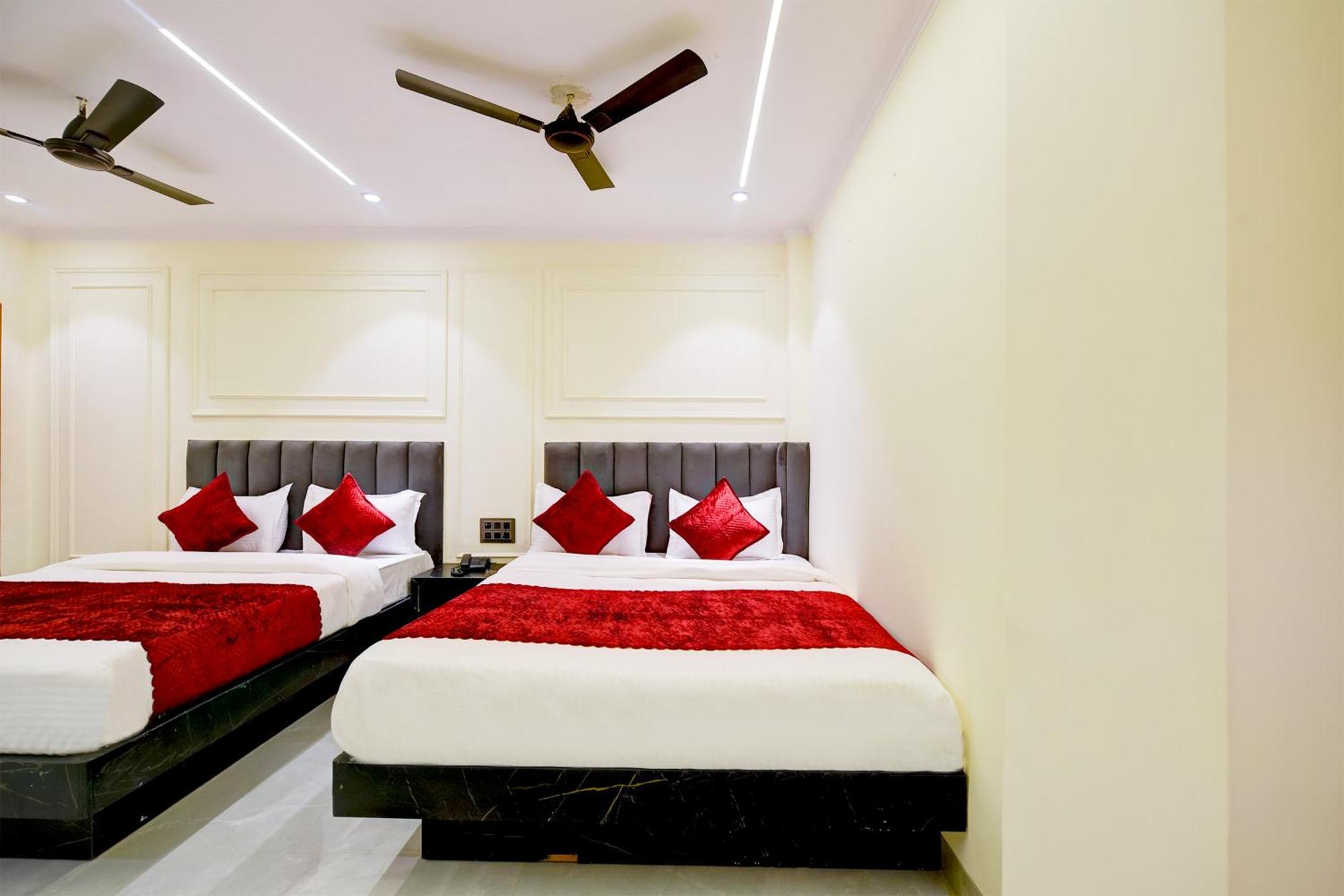 Hotel Surya Plaza Нью-Дели Экстерьер фото