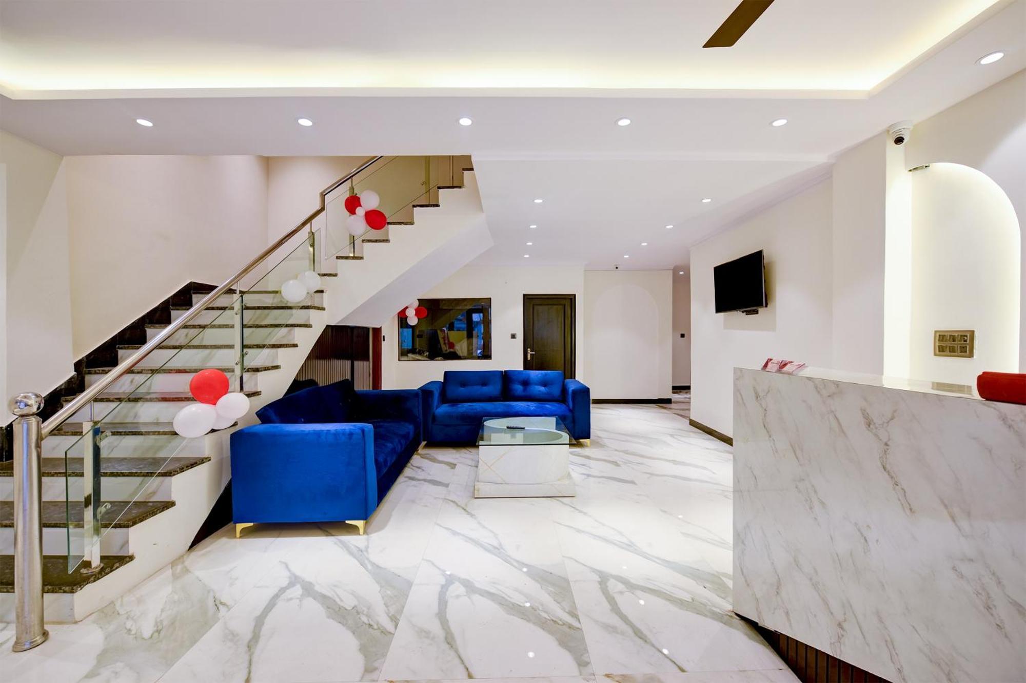 Hotel Surya Plaza Нью-Дели Экстерьер фото