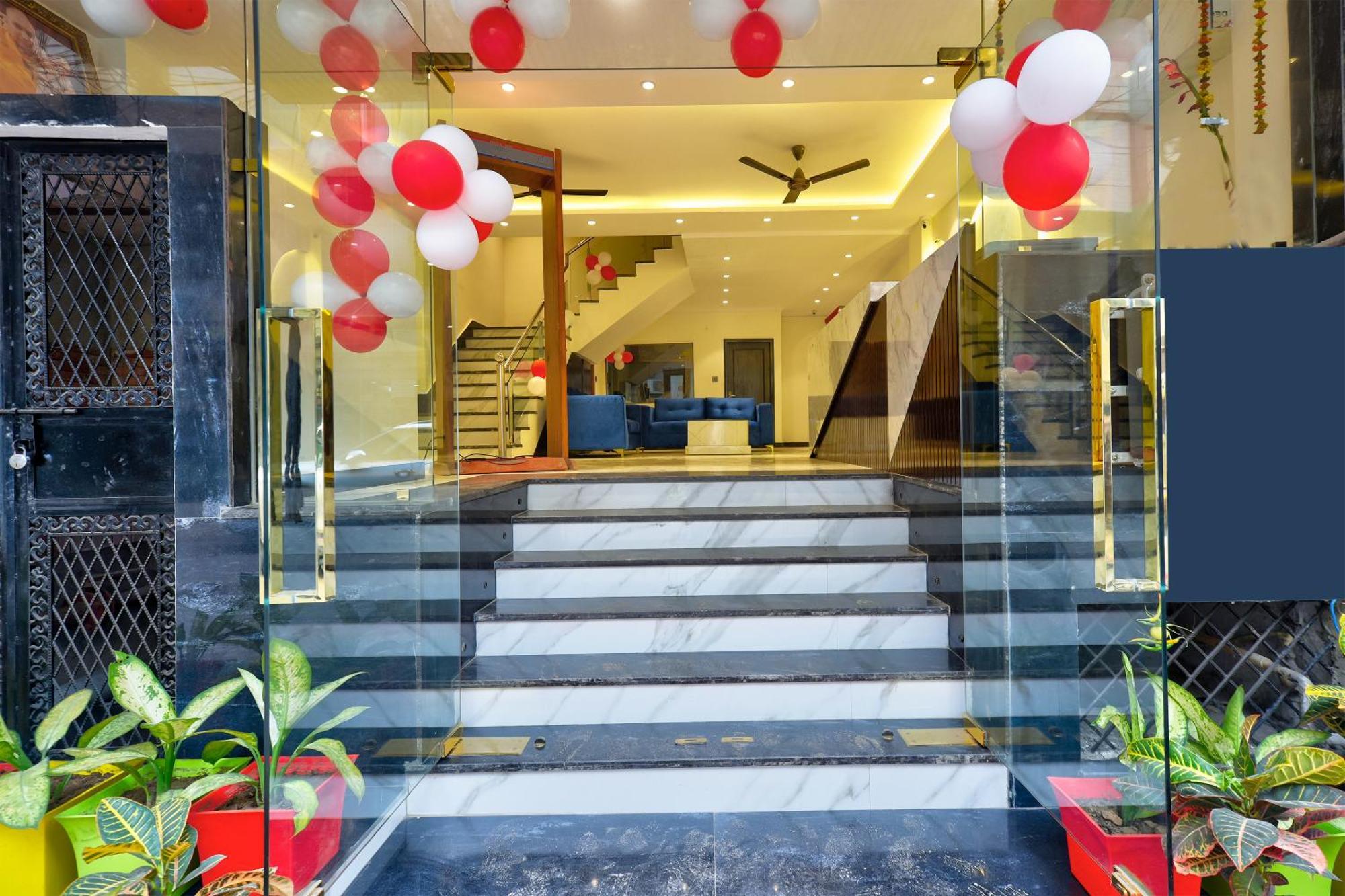 Hotel Surya Plaza Нью-Дели Экстерьер фото